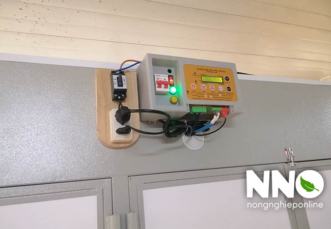 Bộ điều khiển máy ấp đà điểu